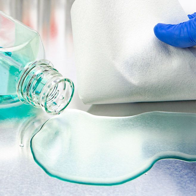 حلال متیلال دی اتوکسیمتان در یک آزمایشگاه شیمیایی صنعتی
